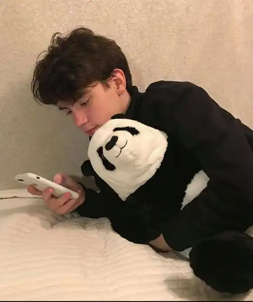 6686体育app海外作者Adam