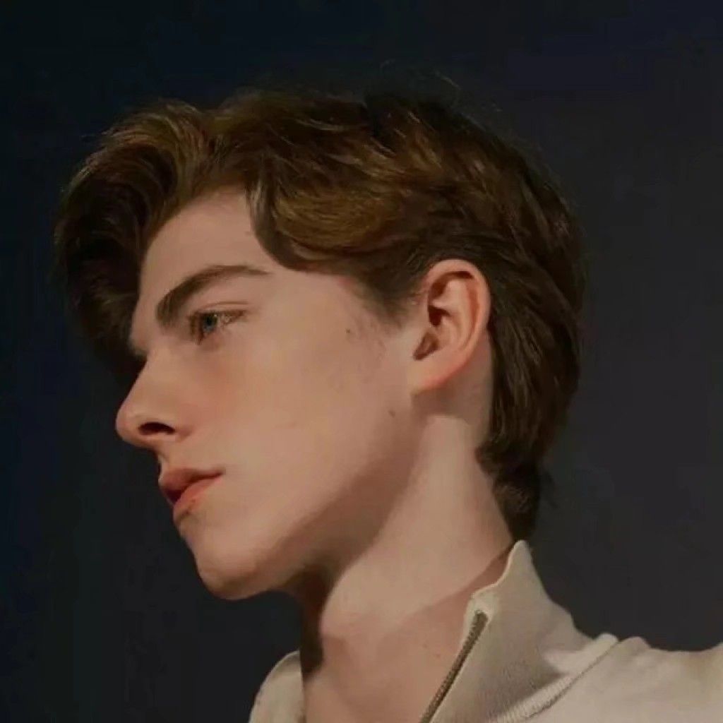 6686体育app初级作者短发女