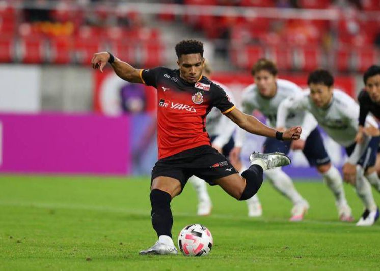 名古屋官方：外援马特乌斯左前十字韧带撕裂，已返回巴西治疗