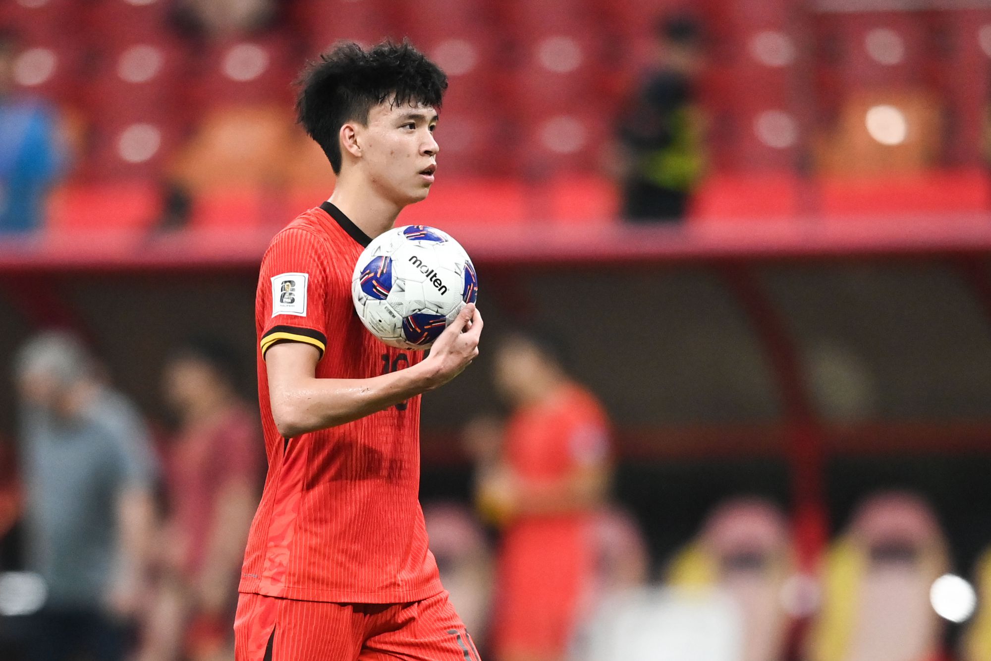 安东尼奥：王钰栋身体、精力都比较疲劳，我们决定让他休息